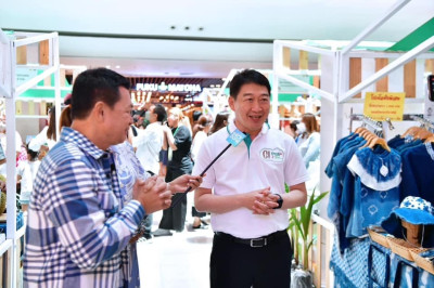 ร่วมงานจำหน่ายสินค้าและเจรจาธุรกิจในงานแสดงและจำหน่ายสินค้าเกษตรปลอดภัยและสินค้าเกษตรอัตลักษณ์ ประจำปีงบประมาณ พ.ศ. 2566 ... พารามิเตอร์รูปภาพ 1