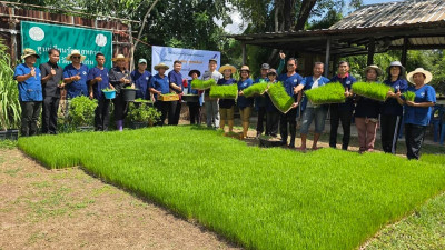 ร่วมงานกิจกรรม &quot;นาโยน นาใหม่ วิถีไทย เปลี่ยนชีวิต&quot; พารามิเตอร์รูปภาพ 1