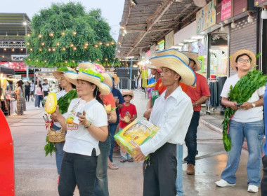 ร่วมพิธีเปิดงานถ่ายทอดเทคโนโลยีการผลิตและการเชื่อมโยงตลาดมะม่วงน้ำดอกไม้สีทองเพื่อการส่งออก ภายใต้ชื่อ “Premium Mango Khonkaen” ... พารามิเตอร์รูปภาพ 6